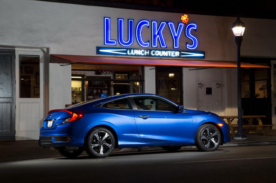  Honda Civic Coupe (FC3) 2016 года  (NA) (фото 2 из 40)